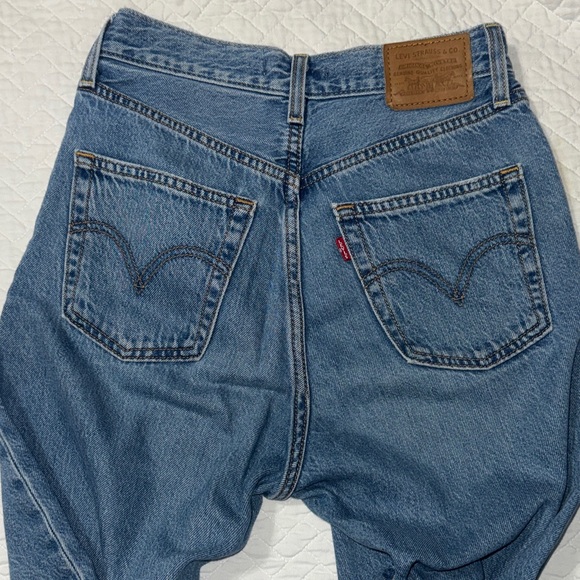 Levi’s Ribcage Straight Jeans - Picture 3 of 5
